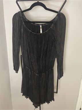 Mona B Black Long-Sleeve Pleated Mini Dress